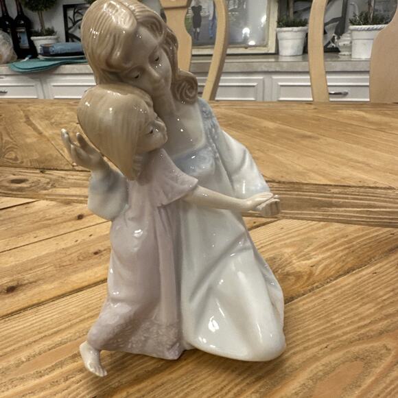 Vintage Paul Sebastian Porcelain Figurine 1990 Mother & Daughter Little Girl 7" - Picture 8 of 10